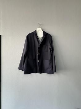 <img class='new_mark_img1' src='https://img.shop-pro.jp/img/new/icons51.gif' style='border:none;display:inline;margin:0px;padding:0px;width:auto;' />toujours  super120s tropical wool cloth   3button rolling down lapel blazer   d.navy1