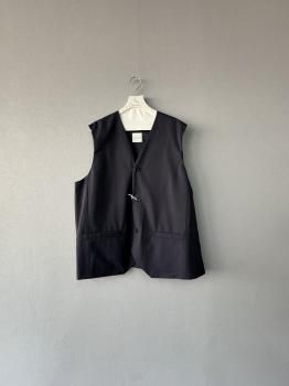 <img class='new_mark_img1' src='https://img.shop-pro.jp/img/new/icons51.gif' style='border:none;display:inline;margin:0px;padding:0px;width:auto;' />toujours super120s tropical wool  cloth  over sizd vest  d.navy  1