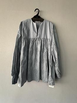 <img class='new_mark_img1' src='https://img.shop-pro.jp/img/new/icons14.gif' style='border:none;display:inline;margin:0px;padding:0px;width:auto;' />toujours Indian lace emboidery cotton cloth  clasic amock shirt   cement flower2