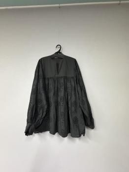 <img class='new_mark_img1' src='https://img.shop-pro.jp/img/new/icons51.gif' style='border:none;display:inline;margin:0px;padding:0px;width:auto;' />toujours Indian lace emboidery cotton cloth classic smock shirt black.flower  2