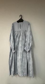 <img class='new_mark_img1' src='https://img.shop-pro.jp/img/new/icons14.gif' style='border:none;display:inline;margin:0px;padding:0px;width:auto;' />toujours Indian lace emboidery cotton cloth   classic smock dress  cement flower  1