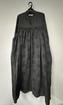 <img class='new_mark_img1' src='https://img.shop-pro.jp/img/new/icons14.gif' style='border:none;display:inline;margin:0px;padding:0px;width:auto;' />toujours Indian lace emboidery cotton cloth  classic  smock  dress  black flower2