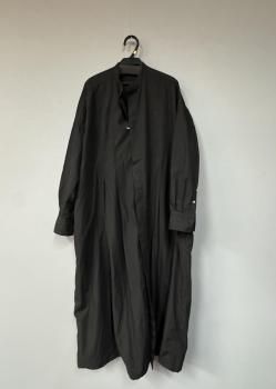 <img class='new_mark_img1' src='https://img.shop-pro.jp/img/new/icons51.gif' style='border:none;display:inline;margin:0px;padding:0px;width:auto;' />2025AW toujours garment dye organic cotton poplin  front wide tuck shirt dress     midnight   1