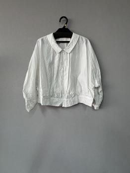 <img class='new_mark_img1' src='https://img.shop-pro.jp/img/new/icons15.gif' style='border:none;display:inline;margin:0px;padding:0px;width:auto;' />2025AW toujours cotton.silk faille cloth collaredbolero blause  smoke  white1