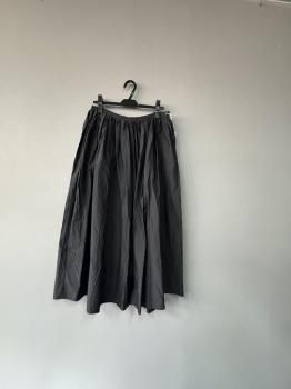 <img class='new_mark_img1' src='https://img.shop-pro.jp/img/new/icons15.gif' style='border:none;display:inline;margin:0px;padding:0px;width:auto;' />2025AW toujours cotton.silk faille cloth random pleatedmaxi skirt  black navy2