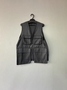 <img class='new_mark_img1' src='https://img.shop-pro.jp/img/new/icons15.gif' style='border:none;display:inline;margin:0px;padding:0px;width:auto;' />2025AW toujours super120,sworsted wool flannel cloth hunting utility long vest  charcoal1