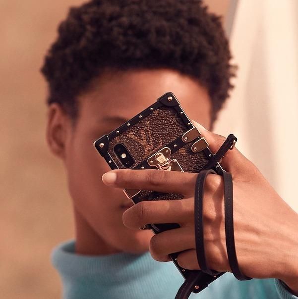LOUIS VUITTON - ルイヴィトン　美品☆　アイトランク　ストラップ付き　iPhone X ルイヴィトン アイトランク ストラップ付 iphoneX/Xsアイフォン