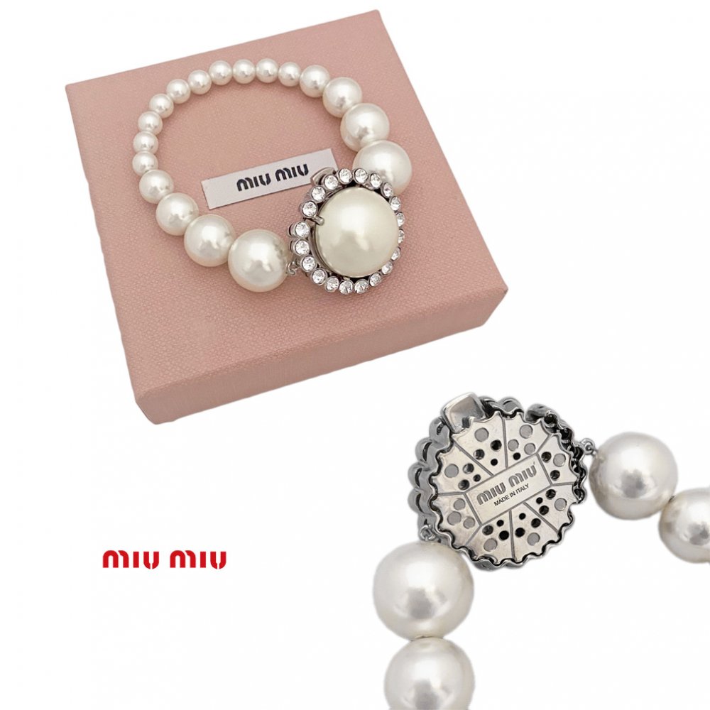 ミュウミュウ パールブレスレット 白 miu miu - インポートセレクトショップ『It Girl's collection』 プラダ・ミュウミュウ などハイブランド品やインポートファッションアイテムの格安通販サイト