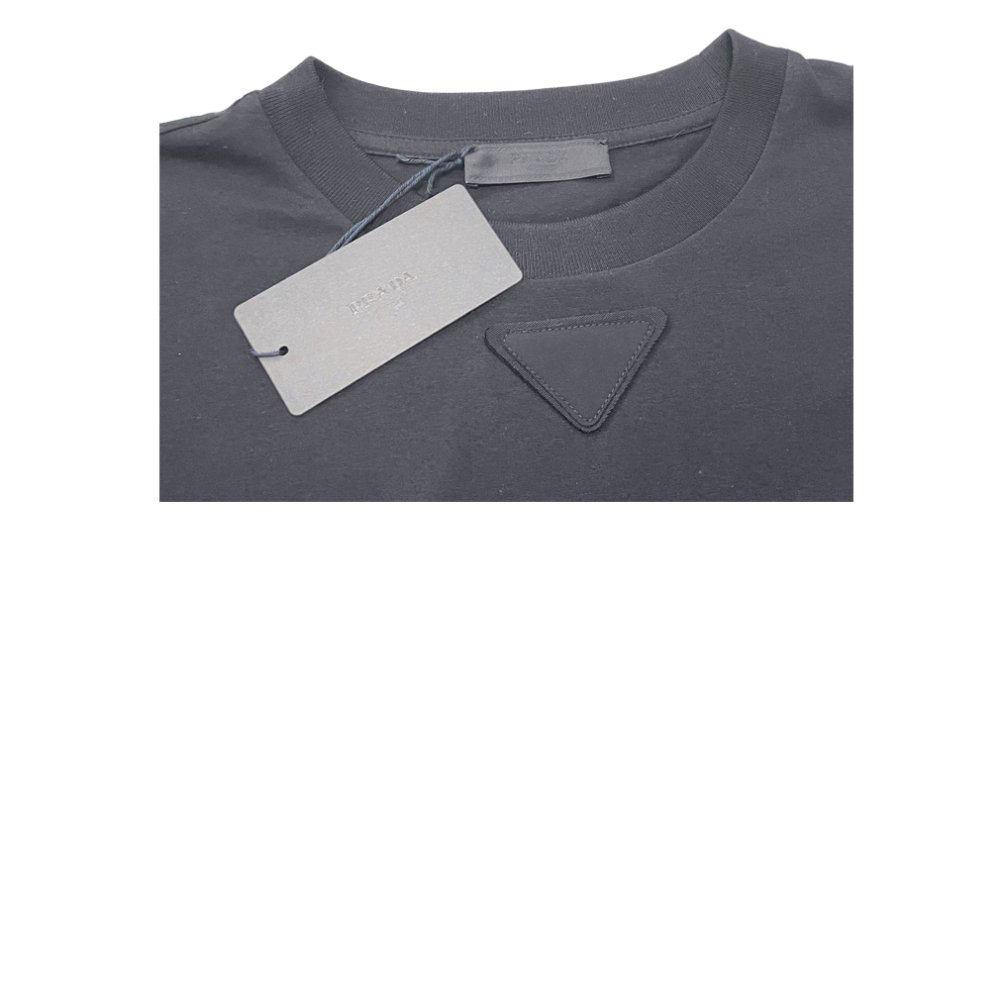 プラダ　メンズ　クルーネックTシャツ　黒　#M PRADA - インポートセレクトショップ『It Girl's collection』　 プラダ・ミュウミュウなどハイブランド品やインポートファッションアイテムの格安通販サイト