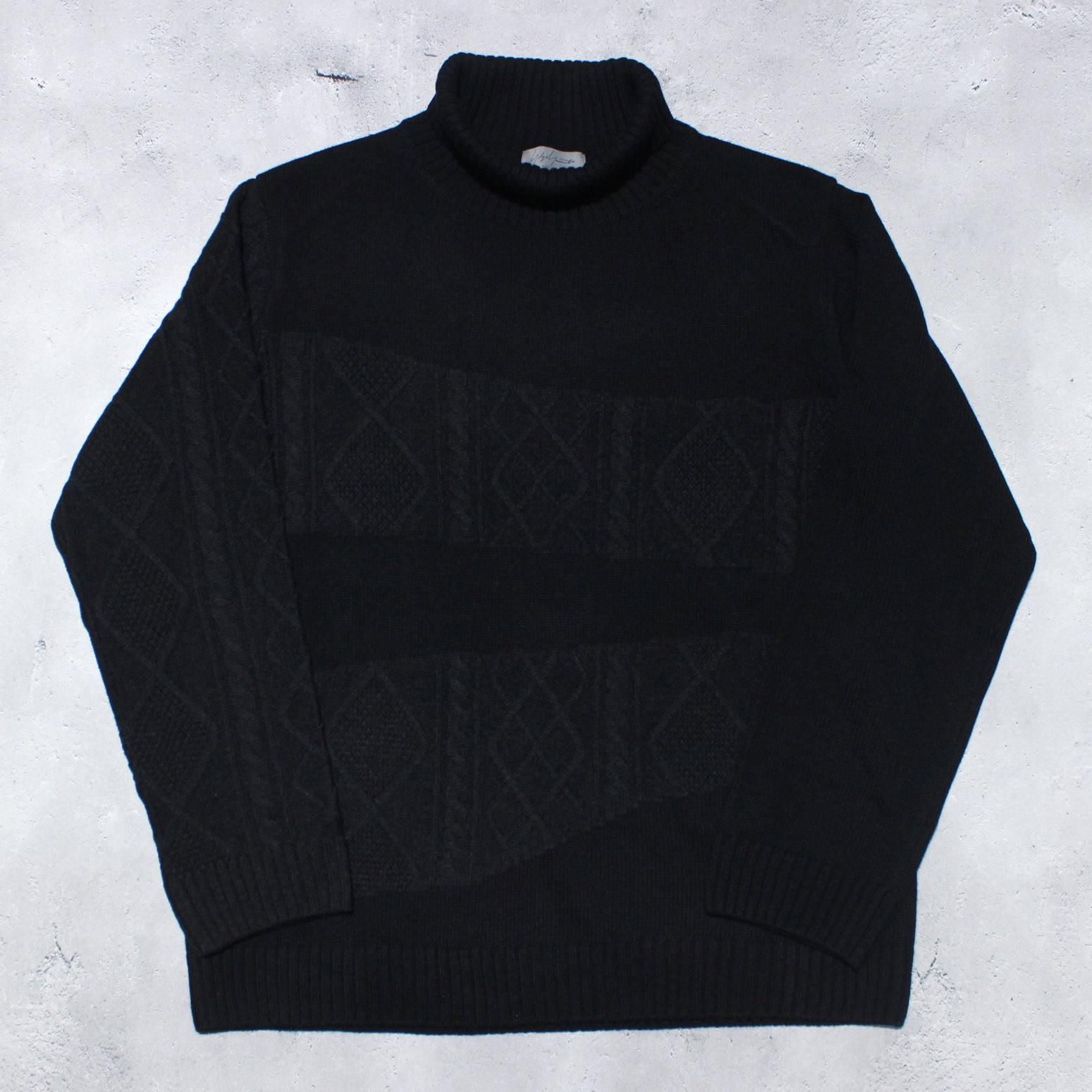 <img class='new_mark_img1' src='https://img.shop-pro.jp/img/new/icons8.gif' style='border:none;display:inline;margin:0px;padding:0px;width:auto;' />Yohji Yamamoto POUR HOMME7G ALAN KNIT X SOLID DESIGN SWITCHING TURTLE(Charcoal)