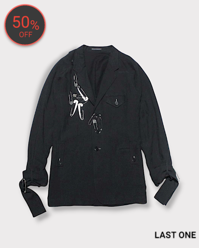 <img class='new_mark_img1' src='https://img.shop-pro.jp/img/new/icons20.gif' style='border:none;display:inline;margin:0px;padding:0px;width:auto;' />Yohji Yamamoto POUR HOMME60 LINEN LAWN I-SLEEVE CUFF TIED SAFETY PIN JACKET 290,400-