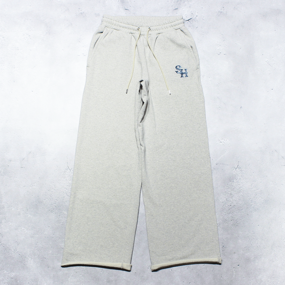 <img class='new_mark_img1' src='https://img.shop-pro.jp/img/new/icons8.gif' style='border:none;display:inline;margin:0px;padding:0px;width:auto;' />SUGARHILLLOGO PRINT SWEAT TROUSERS(HEATHER GRAY)