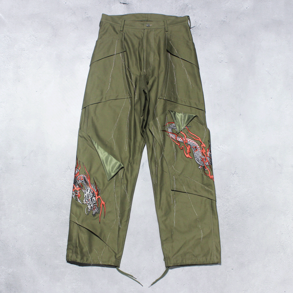 <img class='new_mark_img1' src='https://img.shop-pro.jp/img/new/icons8.gif' style='border:none;display:inline;margin:0px;padding:0px;width:auto;' />sulvamEMBROIDERY CARGO PANTS(Khaki)