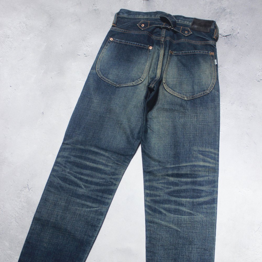 AMIRI broken jeans コーティング ダメージ デニム 30タグ等は付いていますでしょうか