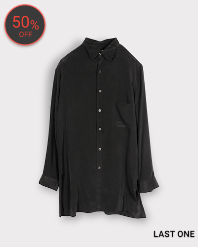 <img class='new_mark_img1' src='https://img.shop-pro.jp/img/new/icons20.gif' style='border:none;display:inline;margin:0px;padding:0px;width:auto;' />Yohji Yamamoto POUR HOMME16M DECINE PLACKET TAB TRIPLE COLLAR BLOUSE 110,000-