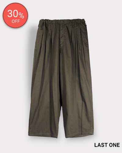 <img class='new_mark_img1' src='https://img.shop-pro.jp/img/new/icons20.gif' style='border:none;display:inline;margin:0px;padding:0px;width:auto;' />Y's for menGARMENT DYED KATSURAGI PANTS WITH 12-TUCKS(Khaki) 50,600-