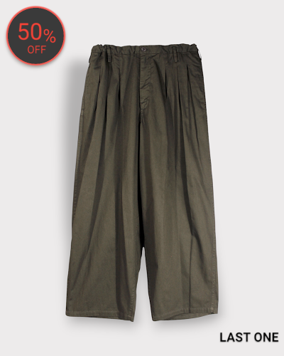 <img class='new_mark_img1' src='https://img.shop-pro.jp/img/new/icons20.gif' style='border:none;display:inline;margin:0px;padding:0px;width:auto;' />Y's for menGARMENT DYED KATSURAGI PANTS WITH 12-TUCKS(Khaki) 50,600-