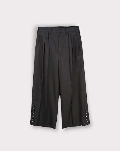 <img class='new_mark_img1' src='https://img.shop-pro.jp/img/new/icons8.gif' style='border:none;display:inline;margin:0px;padding:0px;width:auto;' />SEVESKIGWestern Wide Slacks(Black)