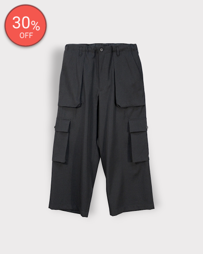 <img class='new_mark_img1' src='https://img.shop-pro.jp/img/new/icons20.gif' style='border:none;display:inline;margin:0px;padding:0px;width:auto;' />Yohji Yamamoto POUR HOMMEWOOL GABARDINE POCKET DETAIL PANTS 99,000-