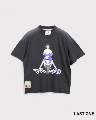 <img class='new_mark_img1' src='https://img.shop-pro.jp/img/new/icons8.gif' style='border:none;display:inline;margin:0px;padding:0px;width:auto;' />SEVESKIGNostalgic Girl RZ02 S/SL Tee ver, Hisashi Eguchi(Black)