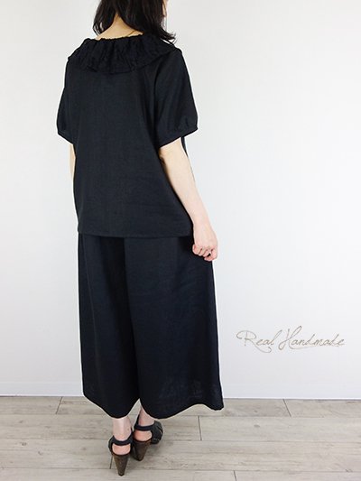 予約販売] ブラックリネンラッフルブラウス - REAL HANDMADE -リアル