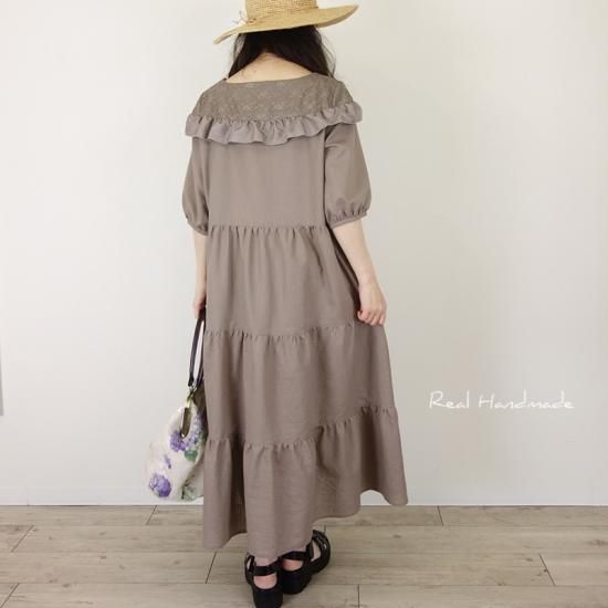 ハグオーワー　リネンストライプフリルティアードワンピース コットンリネンモカフリルティアードワンピース | ナチュラルな