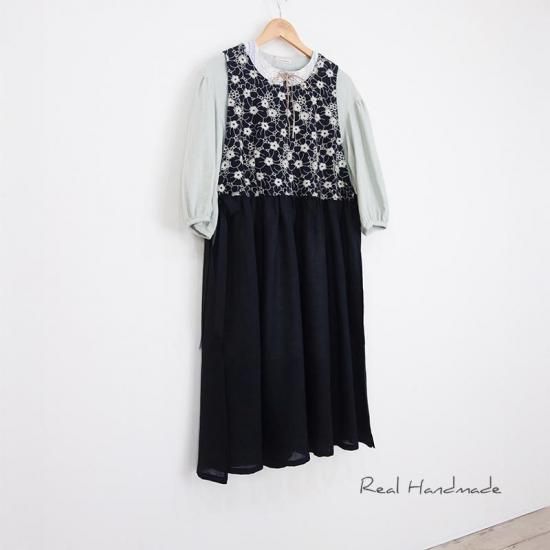 ハンドメイド作家 mifumi クロスギャザーのエプロンドレス　ブラック 廃盤生地】 ハンドメイド作家 mifumi クロスギャザーのエプロン