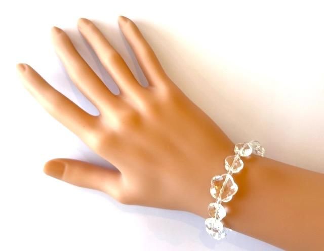 お花キラキラブレス❤️ お花のキラキラ水晶ブレスレット - mauna マンナ