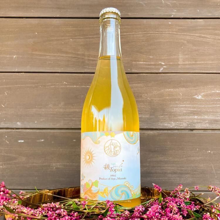 <img class='new_mark_img1' src='https://img.shop-pro.jp/img/new/icons5.gif' style='border:none;display:inline;margin:0px;padding:0px;width:auto;' />ڻɻߺ̵źáۼɥ磻(ܥ磻) 磻/2025 Topia Light (ȥԥ 饤) 750ml