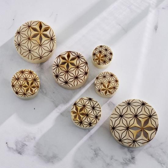 木製 Flower of Life 和柄くり抜き サドル型プラグトンネル