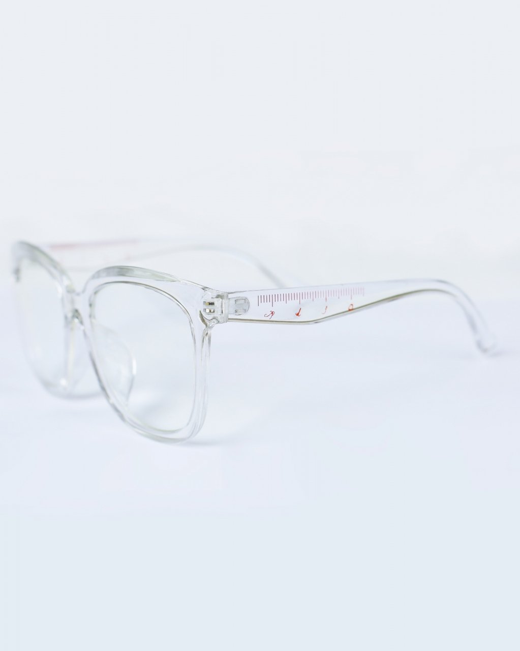 ruler glasses Q-TA+pays des fees