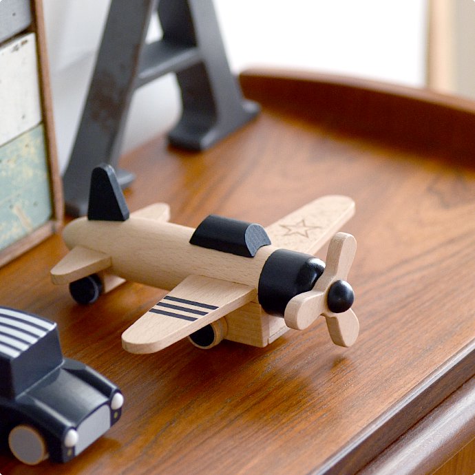 おもちゃ toy 木製 おしゃれ 飛行機 男の子のおもちゃ ヨーロッパ 北欧 インテリア プルバックモーター 走る 動く かわいい kiko+ キコ hikoki-propeller プロペラ ひこうき オブジェ
