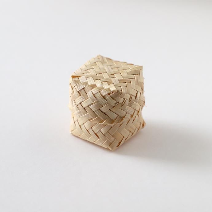 ハンドメイドピアス3329 3枚葉モチーフ☆ミニピアス | Kuroneko Kazari