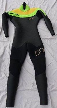 人気】【送料込み】DOVE ウエットスーツ 黒5㎜✖️3㎜