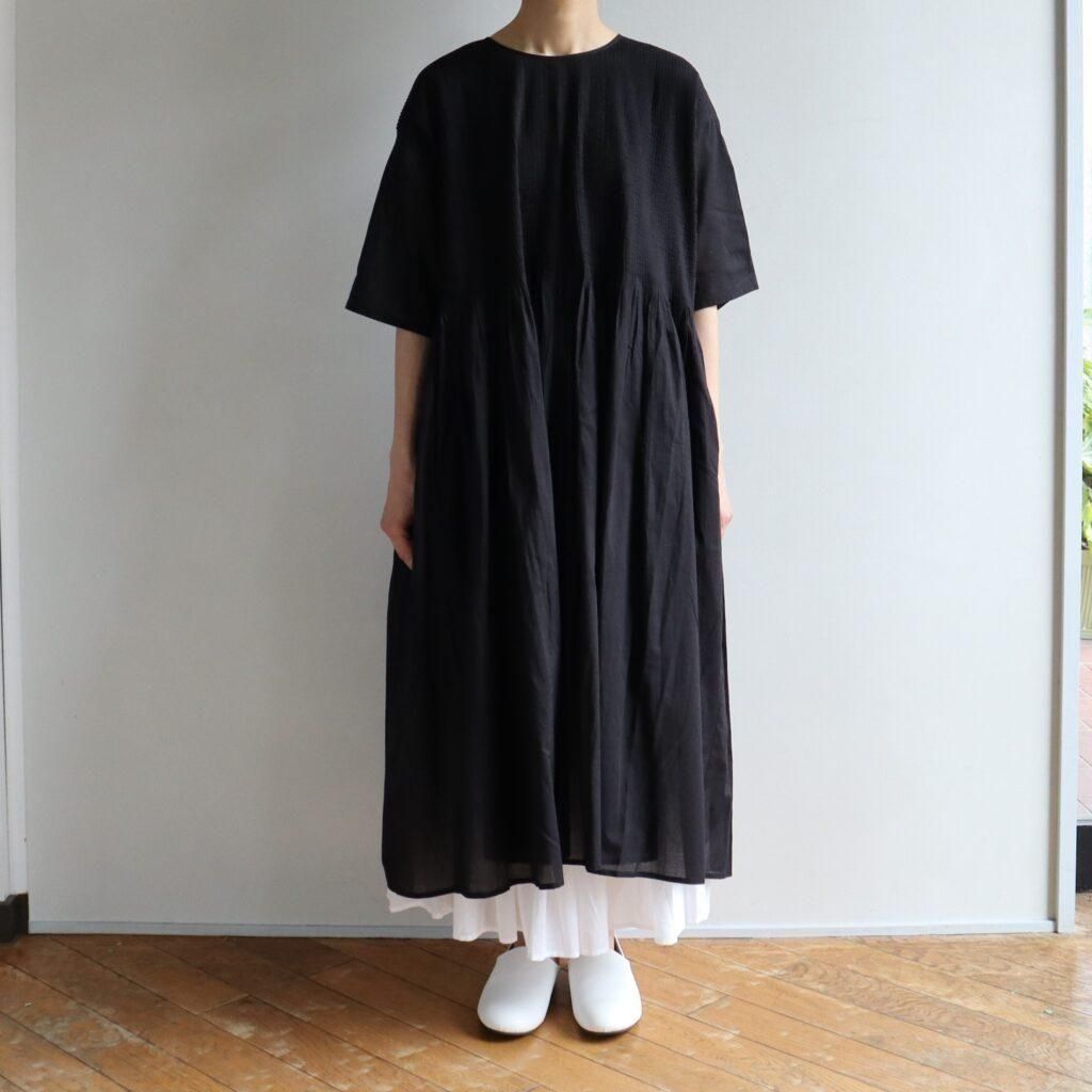 maison de soil｜80s ORGANIC VOILE PLAIN CREW-NECK P/O DRESS WITH MINI PINTUCK