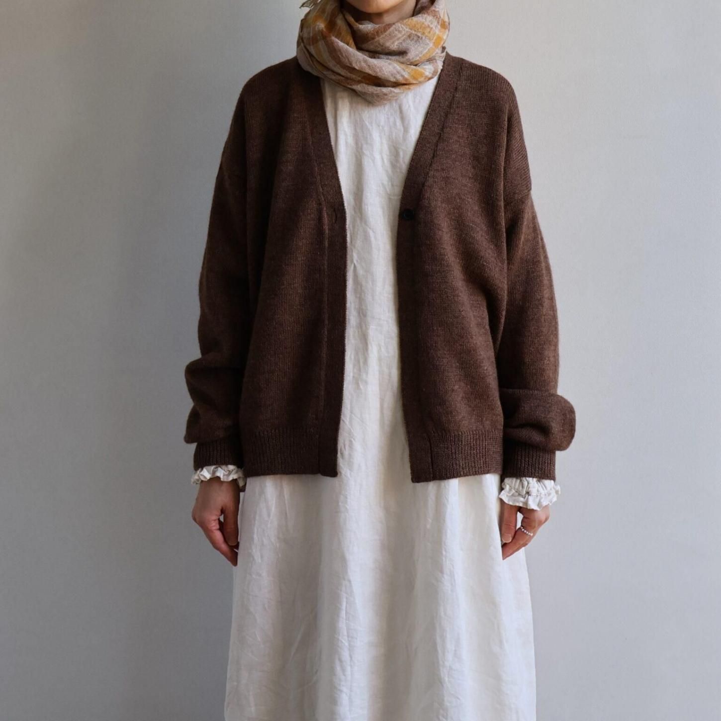 SOIL｜7GG 2PLY PLAIN STITCH COTSWOLDS V-NECK 1BUTTON CARDIGAN