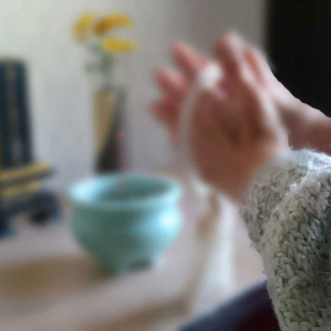 手元供養の仏具のお香イメージ