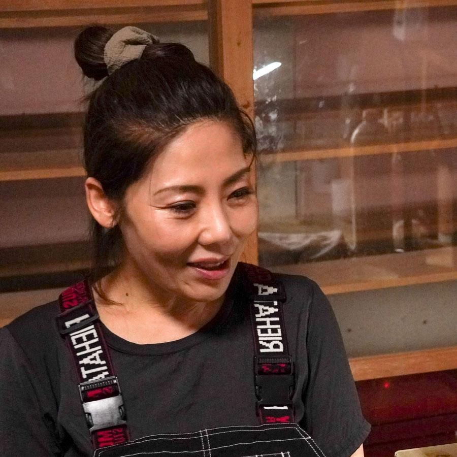 手元供養品「灯」作業風景、漆作家：沈 明姫