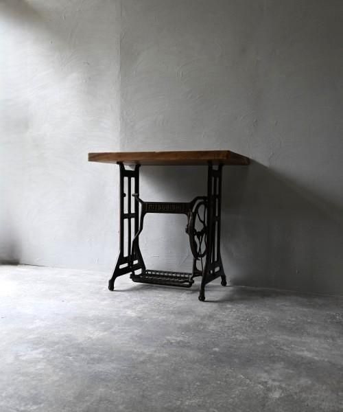 <img class='new_mark_img1' src='https://img.shop-pro.jp/img/new/icons13.gif' style='border:none;display:inline;margin:0px;padding:0px;width:auto;' />ミシン脚テーブル