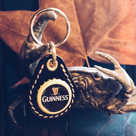 ビアボトルキャップキーリング / ギネスビール（BEER BOTTLE CAP KEY RING / GUINNESS）