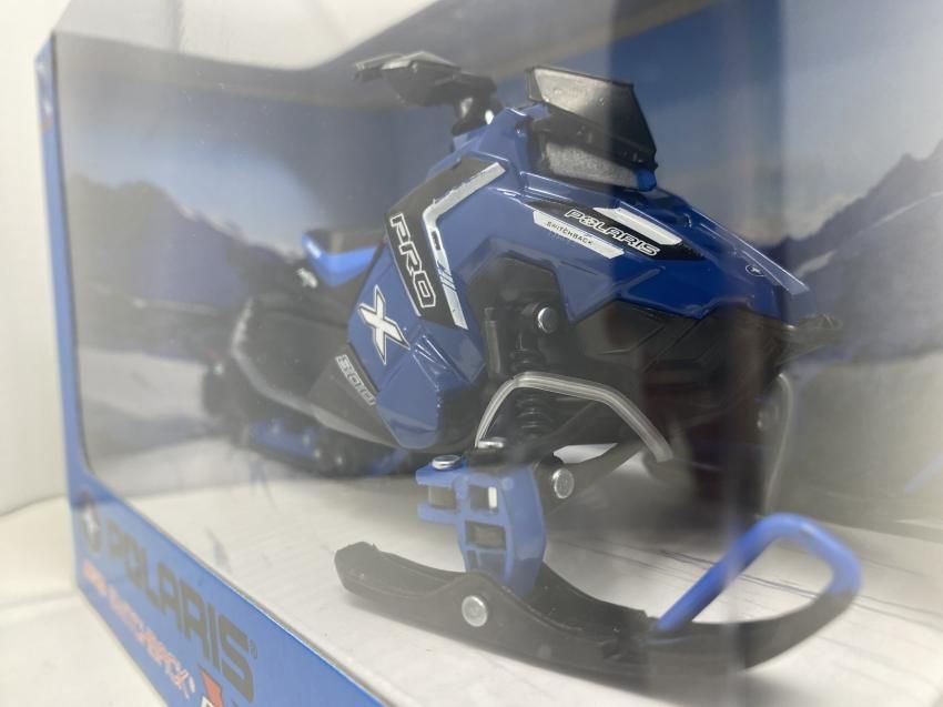 スノーモービル ダイキャスト POLARIS PRO-X 800 BLUE SNOWMOBILE 1:20 SCALE-  スノーモービル用品をカナダから発送『スノーテックカナダ』