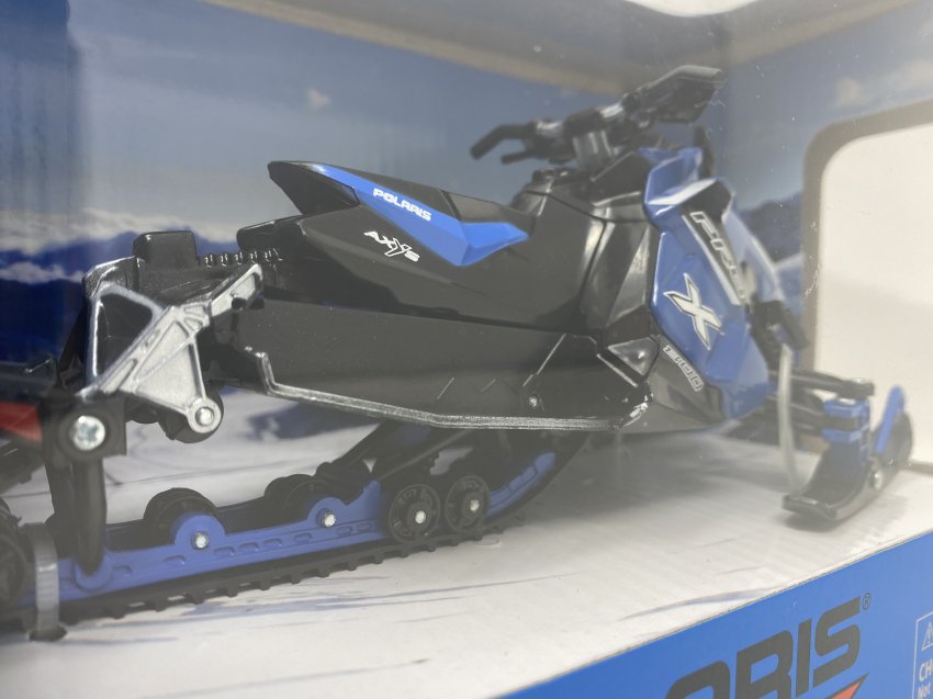 スノーモービル ダイキャスト POLARIS PRO-X 800 BLUE SNOWMOBILE 1:20 SCALE-  スノーモービル用品をカナダから発送『スノーテックカナダ』