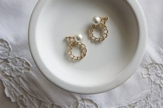 Earring　/　Cotton pearl ＆ Chain hoop
