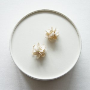Earring or Pierce ｜ Annabelle petals（ peach beige ）