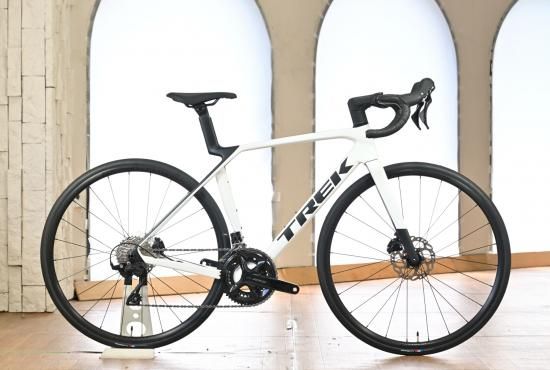 2025 TREK Madone SL 5 Gen 8 M Gloss Crystal White/Matte Deep Smoke