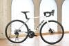 2025 TREK Madone SL 5 Gen 8  M Gloss Crystal White/Matte Deep Smoke