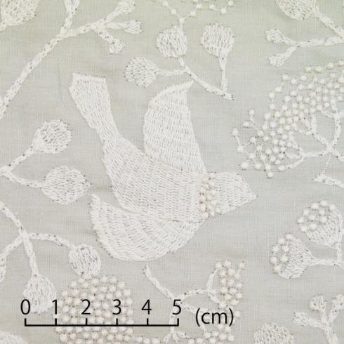 刺繍生地 bird garden ベージュ（綿） - 点と線模様製作所