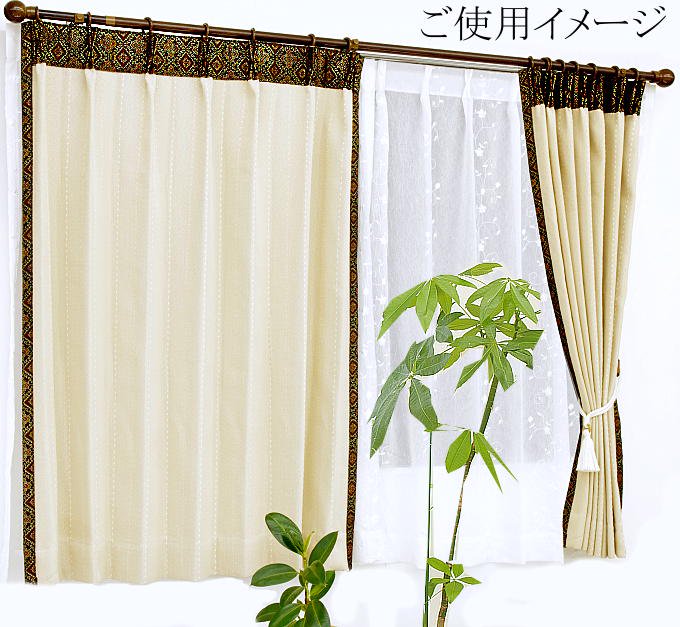 おしゃれな飾り付きモロッコ風カーテン遮光3級ベージュ色ドットストライプ柄クリスのご使用イメージ