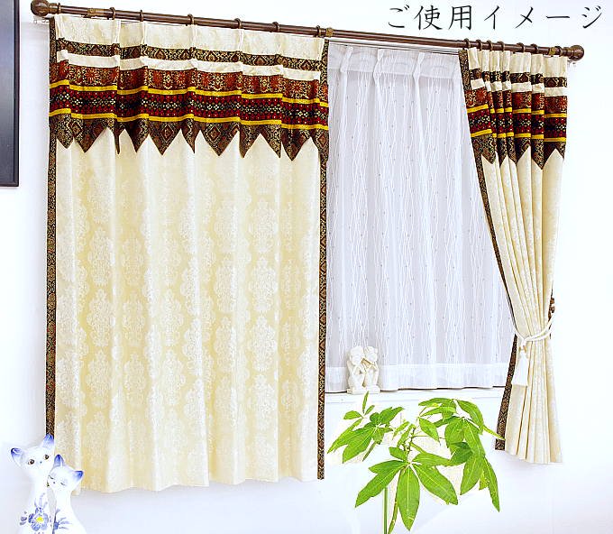 モダンなアジアンリゾート 寝室 カーテン遮光2級シャンパンゴールド色ロココ調紋章柄ラジャの一覧へ
