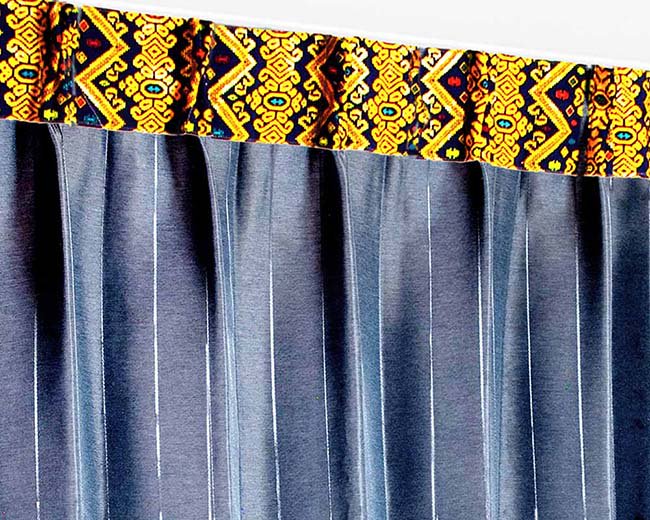 アジアン カーテン 遮光 1級 おしゃれ ピン ストライプ ロイヤルブルー 《メタリックTバチカン》の飾り布